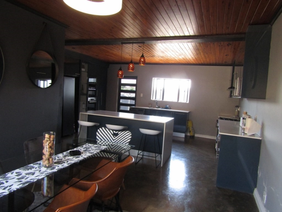 4 Bedroom Property for Sale in Humansdorp Eastern Cape